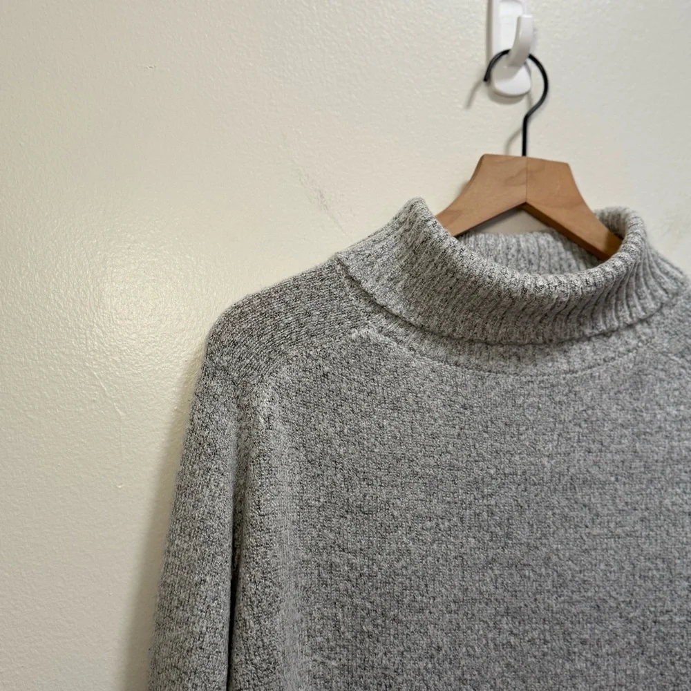 Oversized light grey turtleneck chunky knit sweater small minimal Scandinavian - Picture 3 of 9